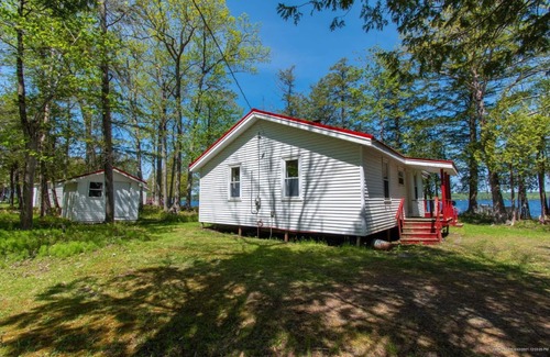 Sidney Cottage | Lakefront Cottage