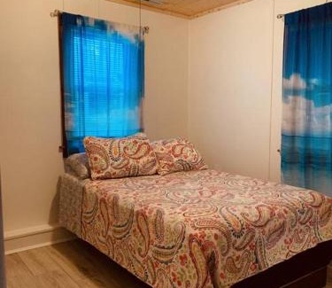 Youngstown House | Lakefront Cottage w/Private Beach- Niagara