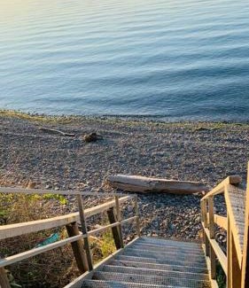 Youngstown House | Lakefront Cottage w/Private Beach- Niagara
