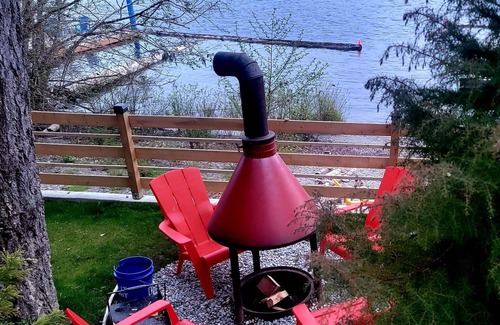 Youbou Cottage | LAKEFRONT Cottage-w-private Hot Tub