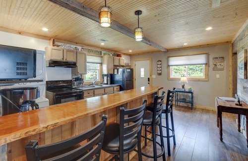 Monticello Cottage | Lakefront Cottage w/Deck Near Indiana Beach!