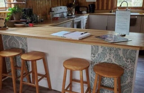 Douro-Dummer Cottage | Lakefront Cottage with Cozy Cabin Appeal
