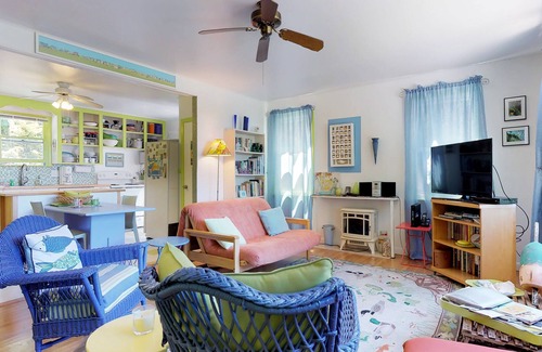 Oak Bluffs House | Lakefront Cottage with a Deck, Free WiFi, Gas Grill - Close to Ferries & Beaches