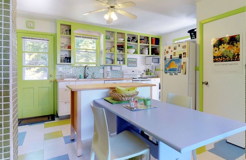 Oak Bluffs House | Lakefront Cottage with a Deck, Free WiFi, Gas Grill - Close to Ferries & Beaches