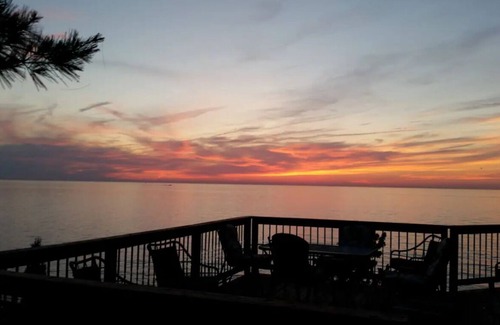 Willowick Cottage | Lakefront cottage with amazing views
