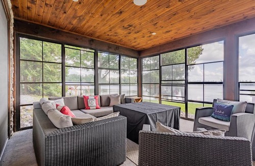 Bobcaygeon Apartment | Lakefront cottage with golf area BBQ pool table