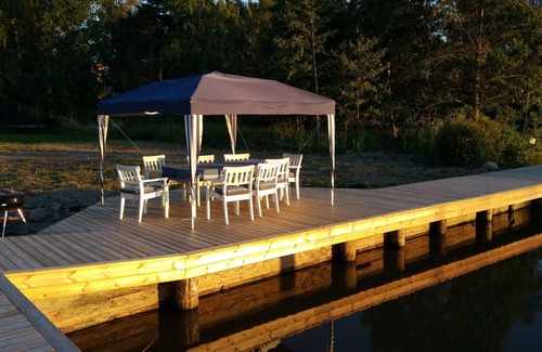 Lagersberg House | Lakefront cottage with private dock, boat, sauna and large garden with barbecue area