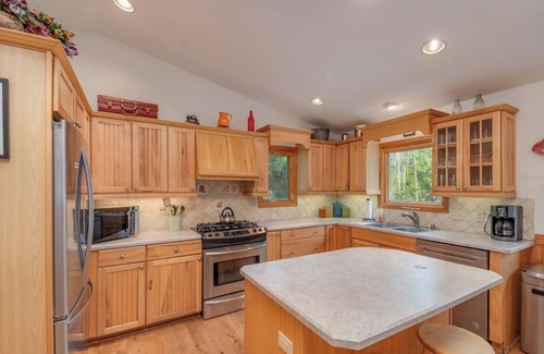 Edgar House | Lakefront Country Haven near Ocala & Forest -With Canoe, Lifejackets and Grill!