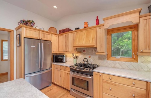 Edgar House | Lakefront Country Haven near Ocala & Forest -With Canoe, Lifejackets and Grill!