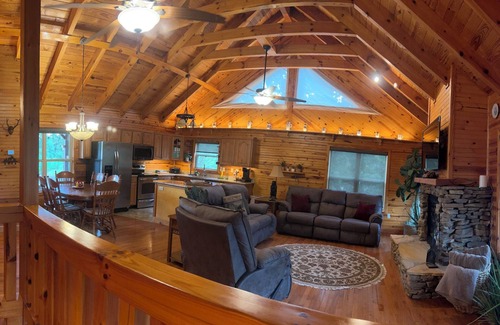 Dandridge Cabin | Lakefront covered dock sleeps 12