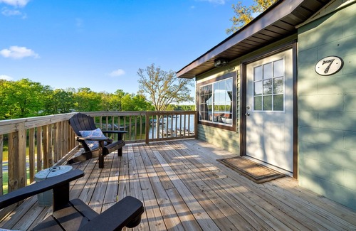Buchanan Cabin | Lakefront Cozy 2-bedroom on Kentucky Lake. Pet-Friendly! Boat Slip Included