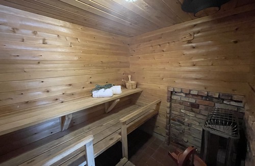 Gwinn Cottage | Lakefront/Cozy Cedar Cottage/Fireplace/Firepit/Sauna/Minutes from Marquette!