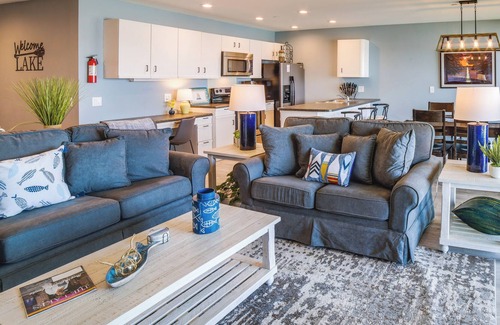 Culver Condo | Lakefront Culver Condo w/ Pool & Beach Access