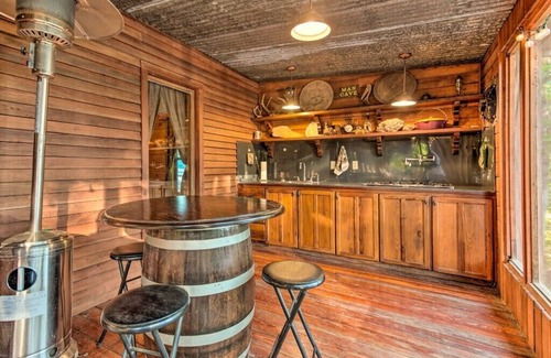 Florien House | Lakefront cypress cabin