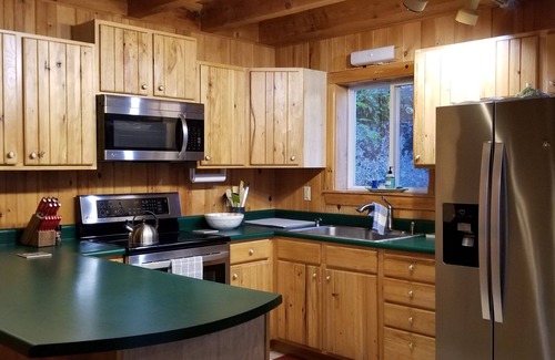 Otis Cottage | Lakefront Delight!