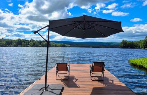 Lake Ariel House | Lakefront, Dock, Hottub, Pooltable, Kayaks, 75"tv