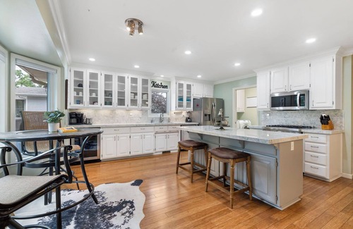 Bella Vista House | Lakefront, Dock, Remodeled, Views, screen porch, Kayaks!