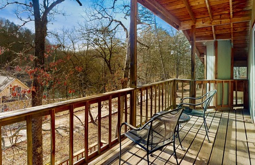 Eureka Springs Cottage | Lakefront dog-friendly home near Eureka Springs with deck, lake views, fireplace
