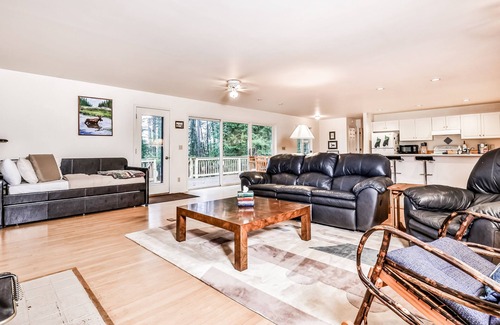 Land O Lakes House | Lakefront, dog-friendly home with canoe, firepit, large deck, & washer/dryer
