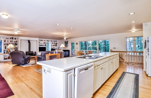 Land O Lakes House | Lakefront, dog-friendly home with canoe, firepit, large deck, & washer/dryer