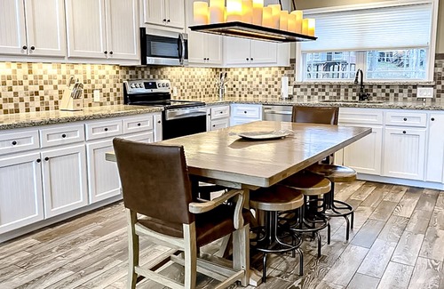 Pointblank House | Lakefront dog-friendly home with alfresco dining, balcony, & fireplace