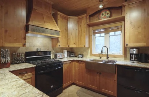 Northern Ontario Cottage | Lakefront, Drive up Cottage on Black Sturgeon Lake