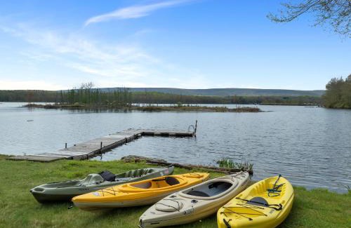 Lake Ariel Villa | Lakefront Escape - Family Friendly Kayaks