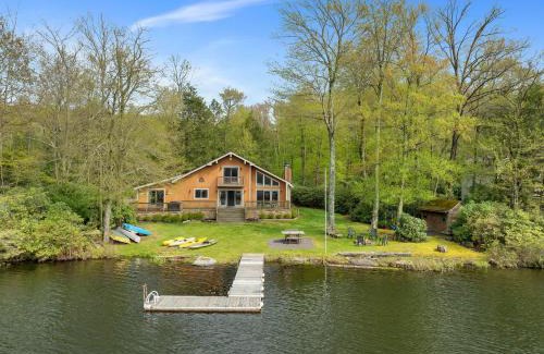 Lake Ariel Villa | Lakefront Escape - Family Friendly Kayaks