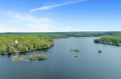 Lake Ariel Villa | Lakefront Escape - Family Friendly Kayaks