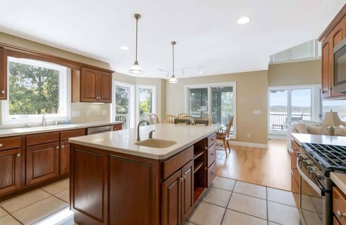 Cadiz House | Lakefront Escape - Home Theater & Pool Table
