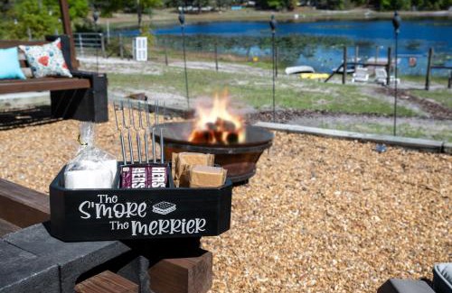 Putnam Hall House | Lakefront Escape-Hot Tub-FirePit-Rural Retreat