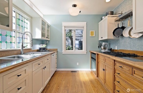 Bryn Mawr-Skyway House | Lakefront Escape Kayaks Fire Table Hot Tub