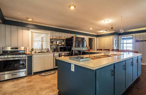 Lake City House | Lakefront Escape on Erie’s Edge | 20 minutes to Presque Isle | Pet Friendly!nn