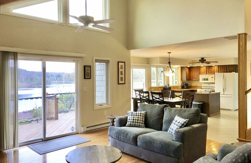 Albrightsville House | Lakefront Escape - Private Dock - Pet Friendly