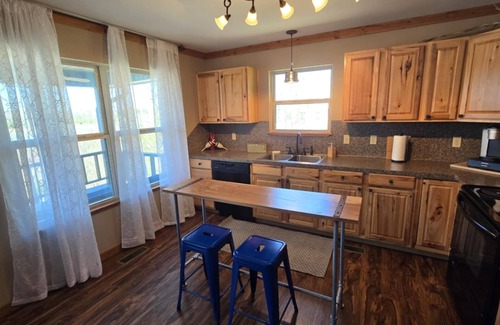 Quitman House | Lakefront Escape