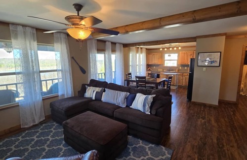 Quitman House | Lakefront Escape