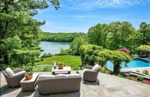Waccabuc House | Lakefront Estate in Westchester