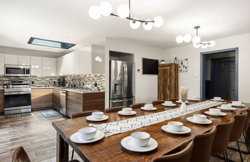 Jonas House | Lakefront Estate on 10 acres, Heated pool/pickleball/Volleyball/Soccer/Hot tub