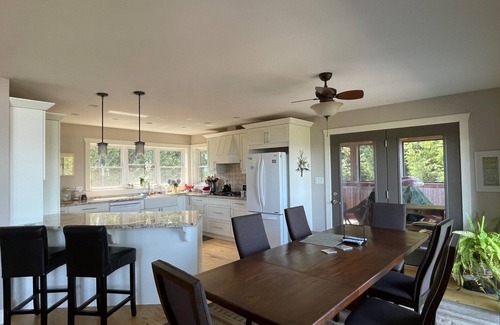 Saugeen Shores House | Lakefront Executive Vacation Home on the shores of Lake Huron
