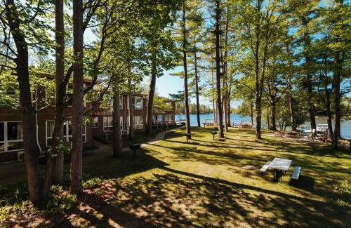 Mayfield House | Lakefront Family Beach Escape-SUP-Pontoon Rentals