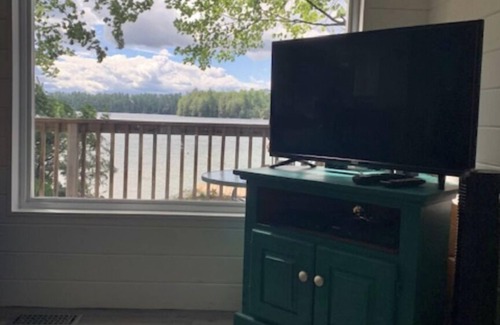 Torrance Cottage | Lakefront Family Friendly 3 plus 1 Cottage in the Heart of Muskoka.
