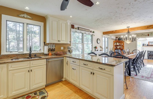 Unity House | Lakefront Family Home w/Dock in Newport!