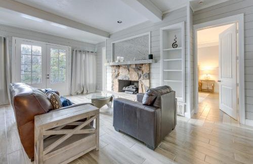 Streetman House | Lakefront Family Home with Pool in Streetman!
