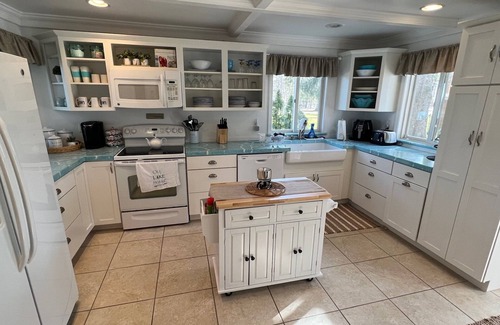 Lexington House | Lakefront Family Retreat with a Perfect View
