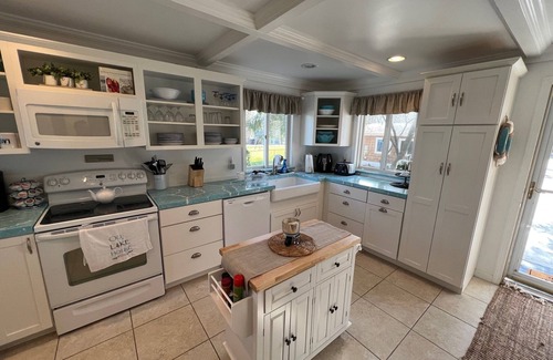 Lexington House | Lakefront Family Retreat with a Perfect View