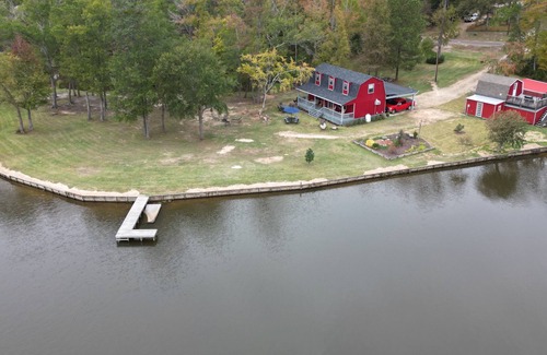 Murchison House | Lakefront Family Retreat on Callender Lake 30 Min from Canton