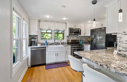 Salem Lakes House | Lakefront Family Retreat Hot Tub, Dock
