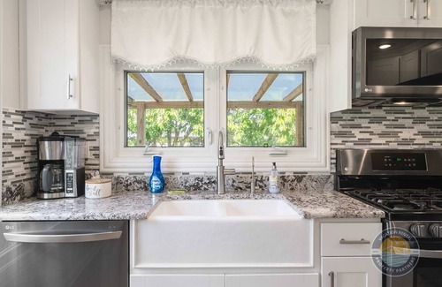 Salem Lakes House | Lakefront Family Retreat Hot Tub, Dock