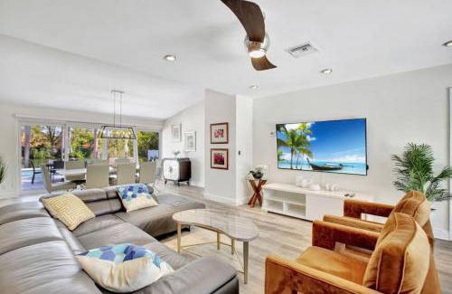 Poinsettia Heights House | Lakefront Family Fun Home with Private Dock 3BR 2B