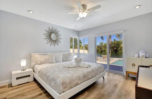 Poinsettia Heights House | Lakefront Family Fun Home with Private Dock 3BR 2B